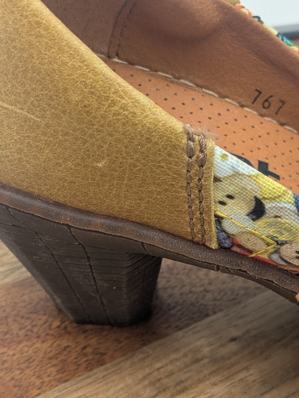 ART Company Spain Size 37 Button Print Leather Pumps Heels - Picture 9 of 12